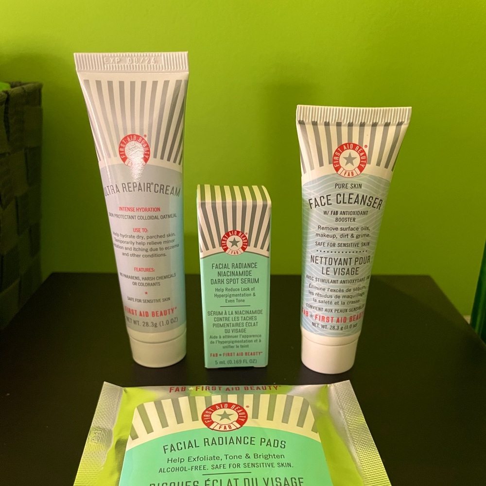 First Aid Beauty Supply Kit + Cosmetic Bag